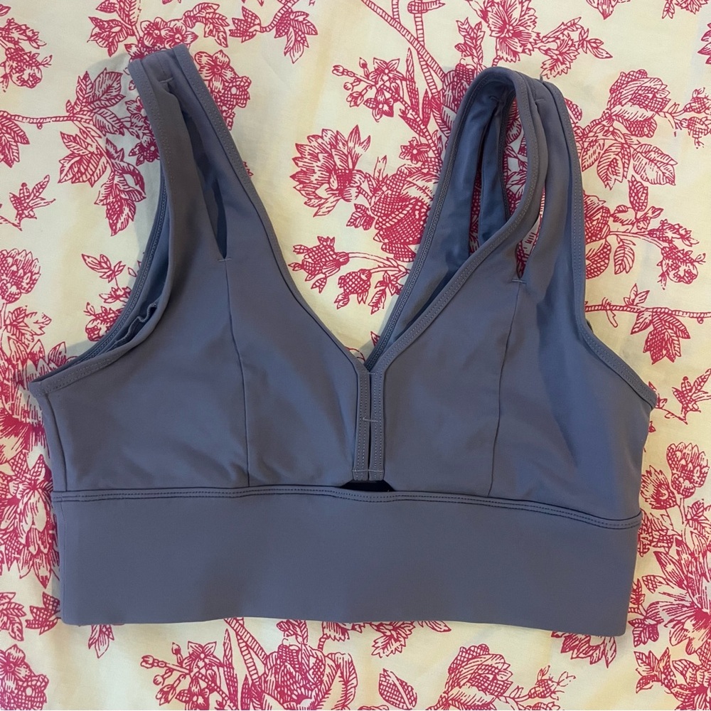 Alo United Long Padded Cutout Sports Bra in Blue Moon Periwinkle size Medium